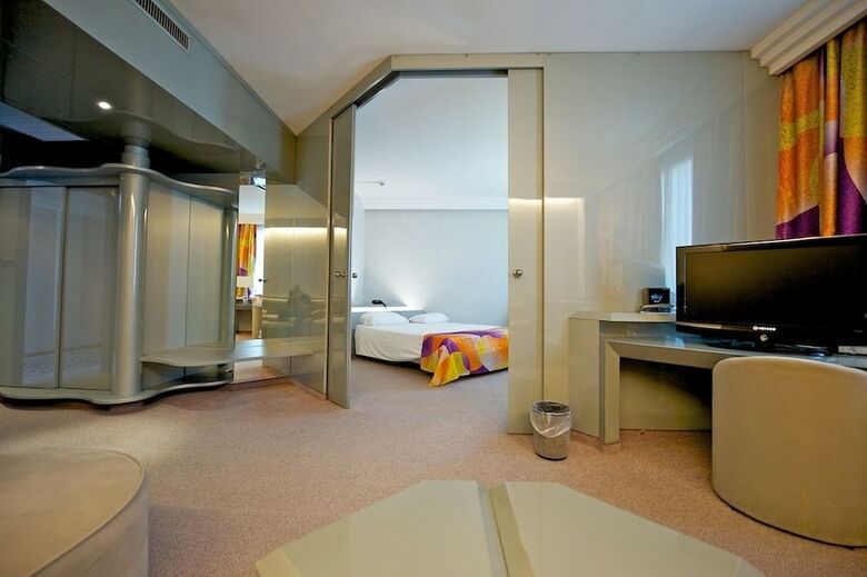 Ariha Hotel