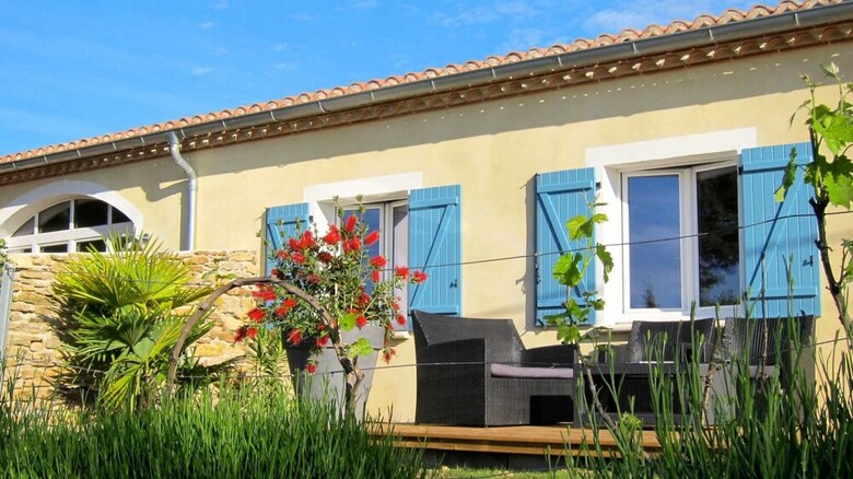 Domaine De La Bade - In A Rural Location