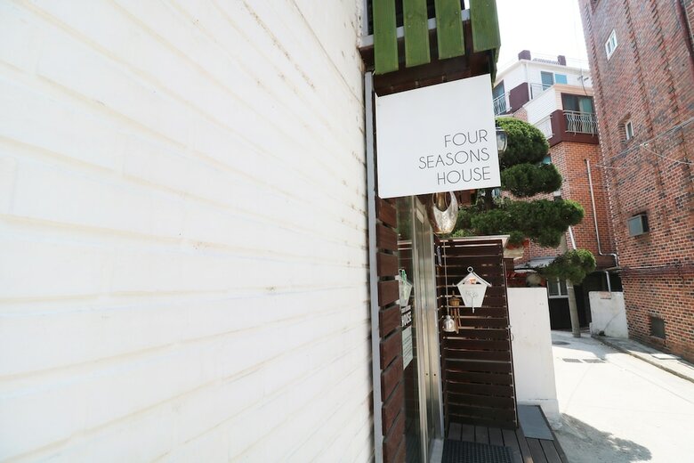 Hostal Four Seasons House - Hostel, Women Only