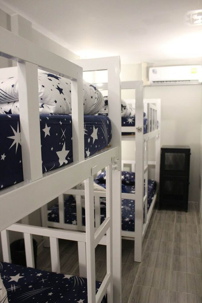 Hostal Enjoy House