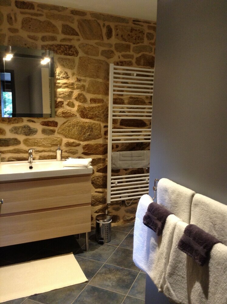 G�te De Kervehun - Near The Airport