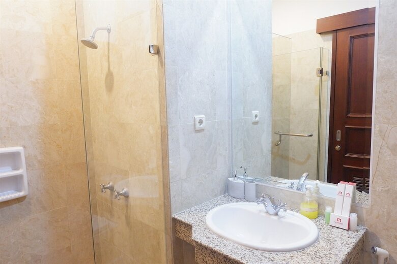 Homey The Bellezza Apartment