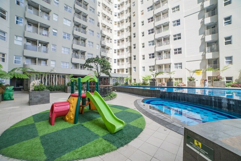 Serene & Cozy Apartment At Parahyangan Residences