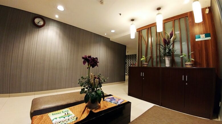 Pool View Cosmo Terrace Apartment At Thamrin City
