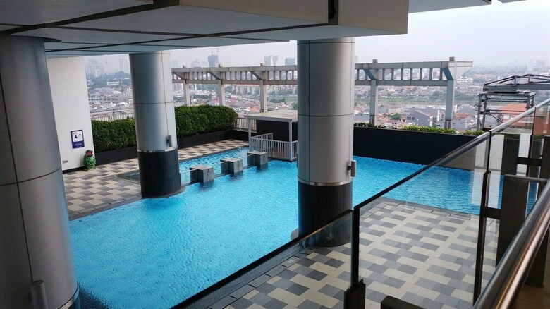 Pool View Cosmo Terrace Apartment At Thamrin City