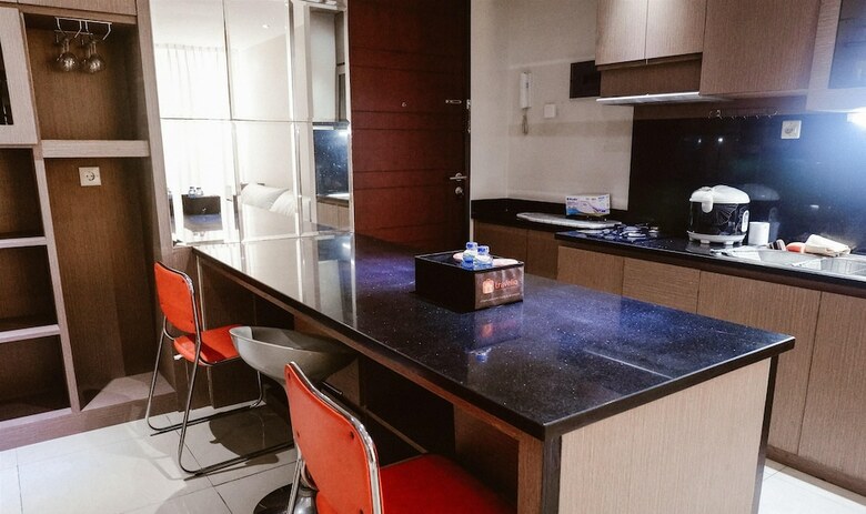 Spacious Apartment @ Mangga Dua Residence Near Itc Mall