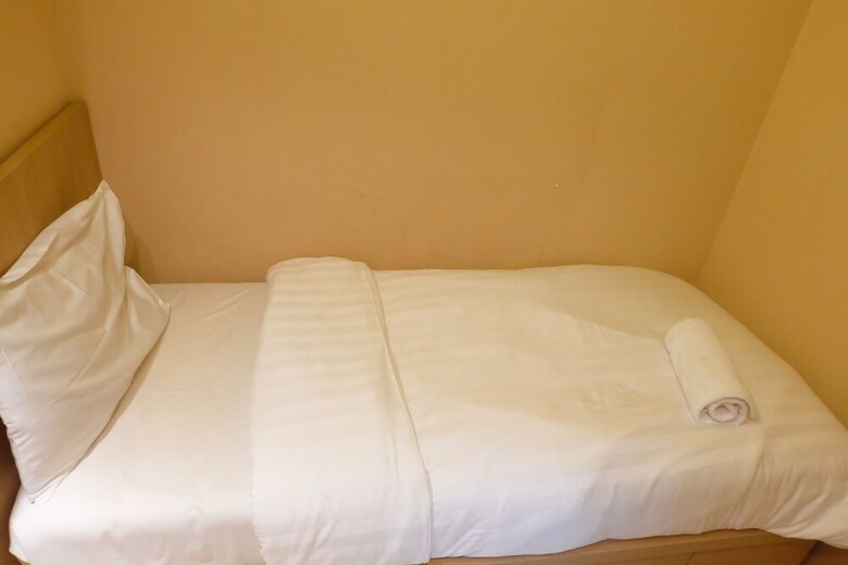 With Access To Shopping Center At Kalibata Apartment