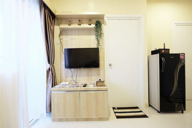 Clean And Tidy Green Pramuka Apartement