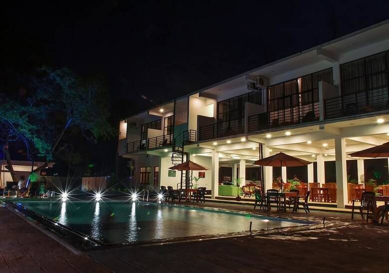 Hotel La'vish Resort