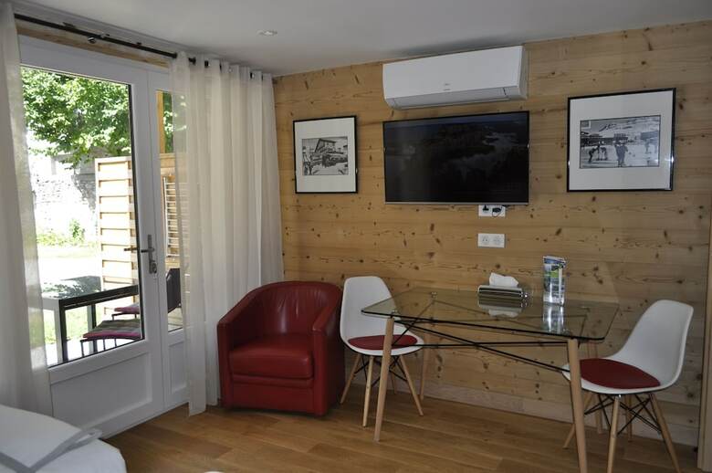 Hotel Chalet La Cachette Cyclists & Skiers