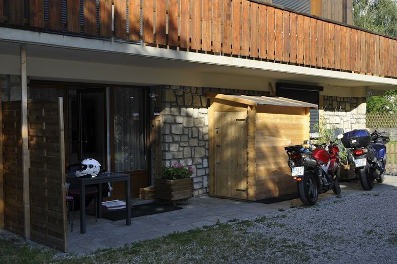 Hotel Chalet La Cachette Cyclists & Skiers