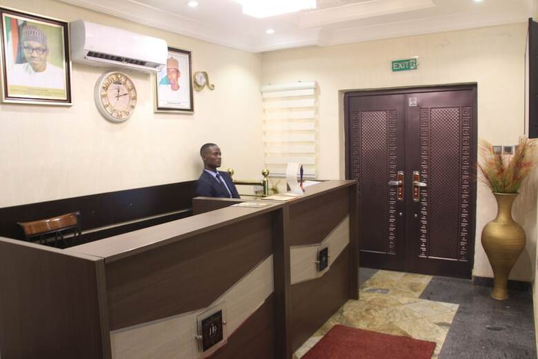 Hotel H9 Suites