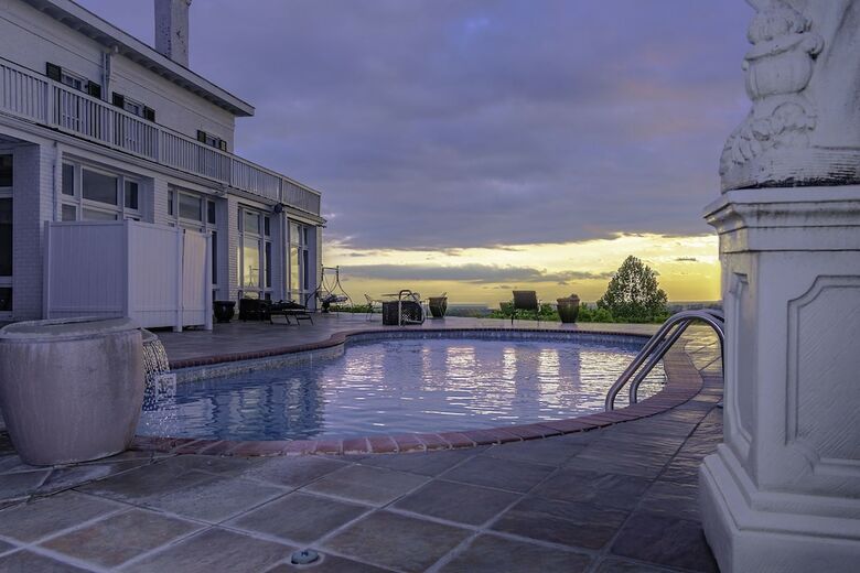 Weymouth Hall Bed And Breakfast