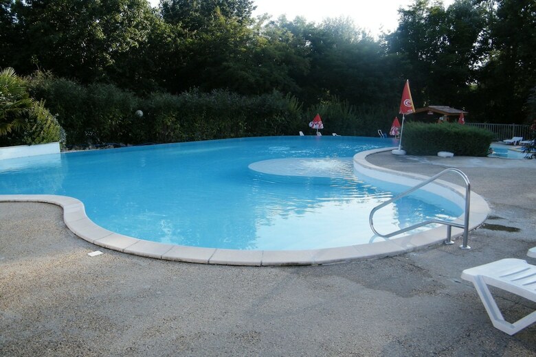 Camping Les Lacs De Courtes - Chalets