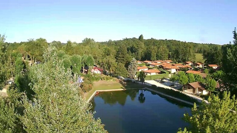 Camping Les Lacs De Courtes - Chalets
