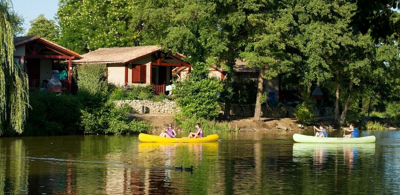 Camping Les Lacs De Courtes - Chalets