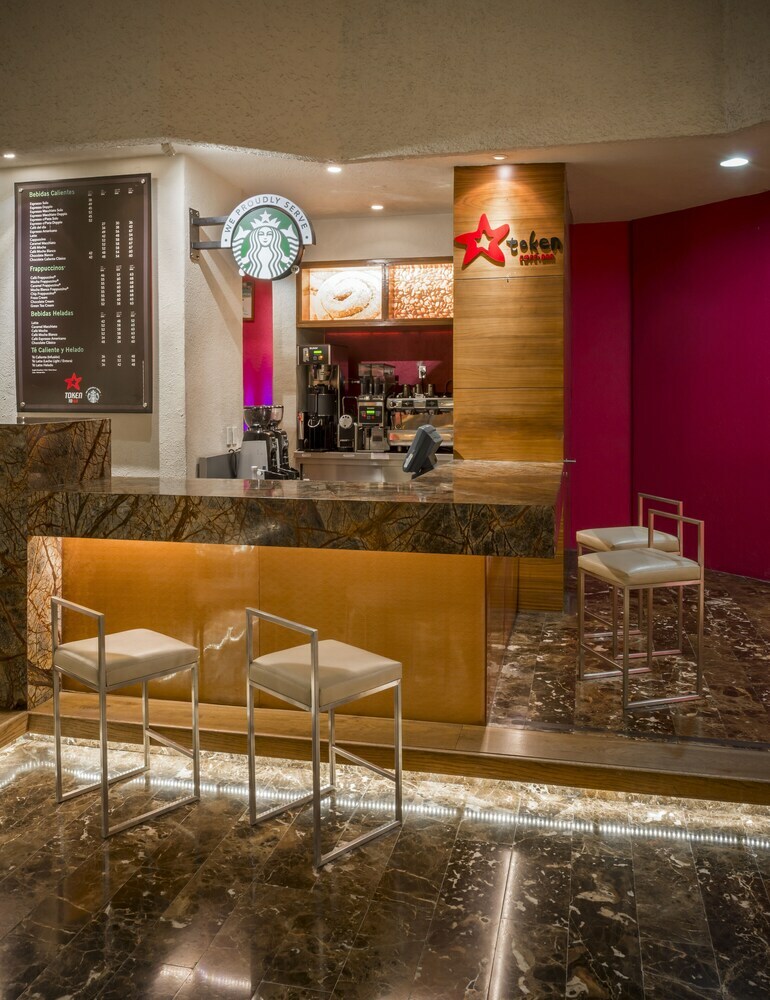 Hotel Camino Real Aeropuerto