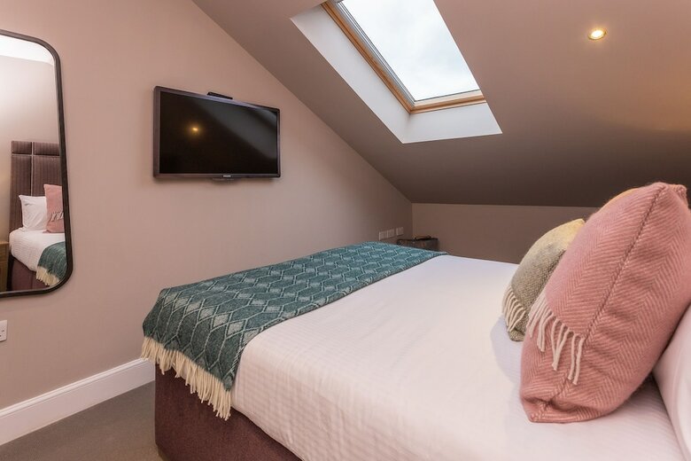 No.1 Apartments ? George IV Bridge