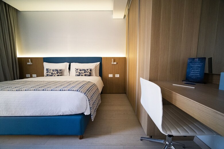 Hotel Monot Suites