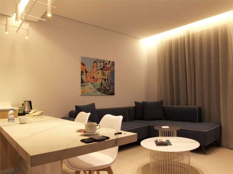 Hotel Monot Suites