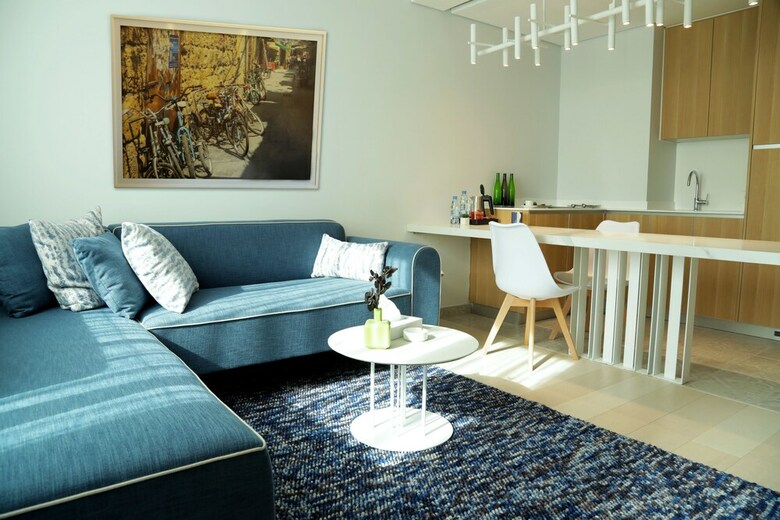 Hotel Monot Suites