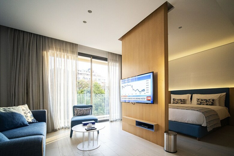 Hotel Monot Suites