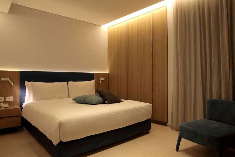 Hotel Monot Suites