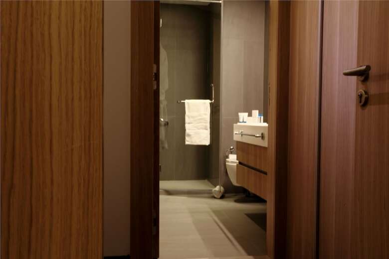 Hotel Monot Suites