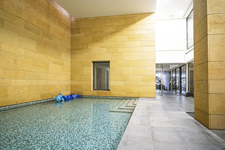 Hotel Monot Suites
