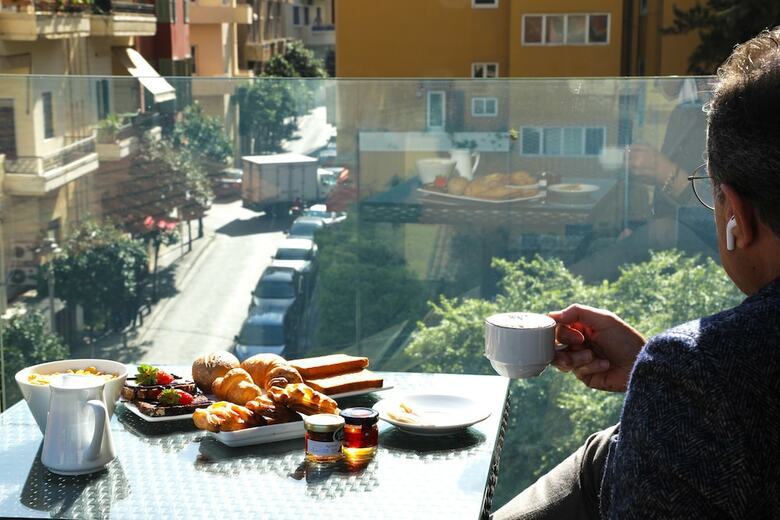 Hotel Monot Suites