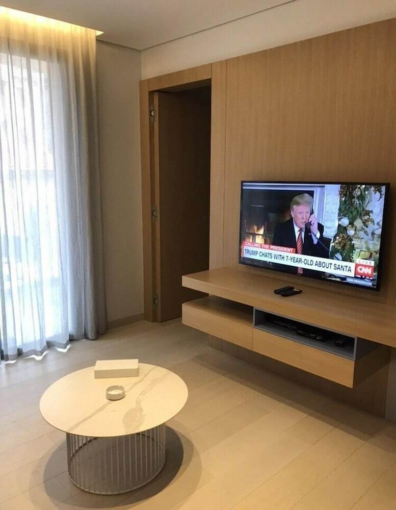Hotel Monot Suites