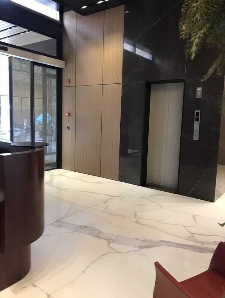 Hotel Monot Suites