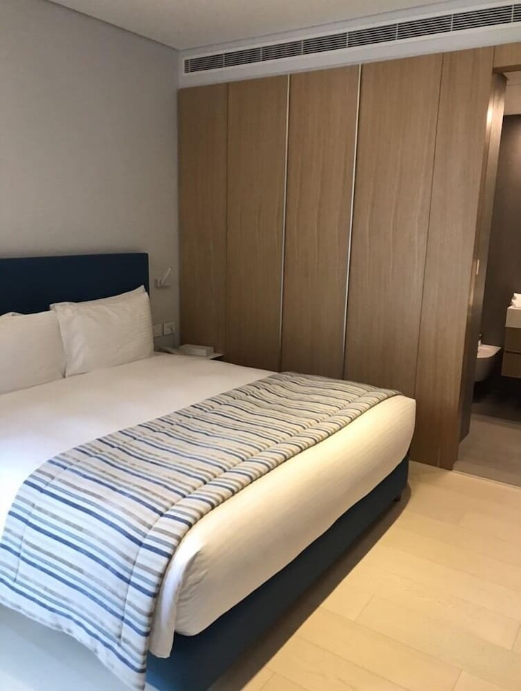 Hotel Monot Suites