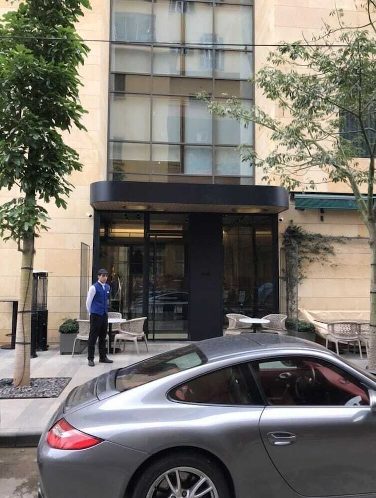 Hotel Monot Suites