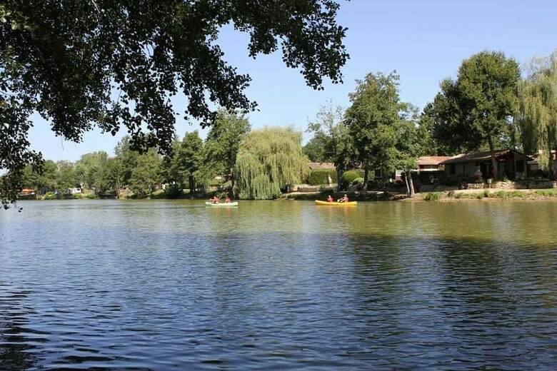 Camping Les Lacs De Courtes - G�tes