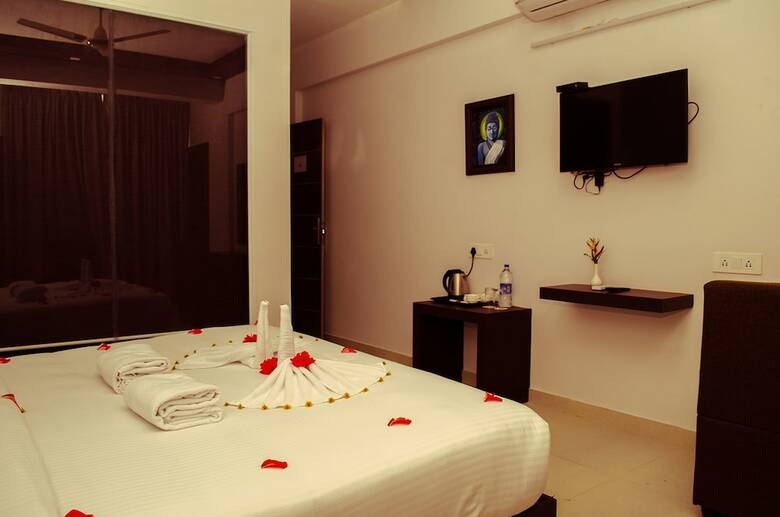 Hotel Leela Backwaters Inn