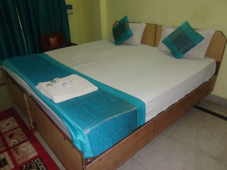 Hotel Rajdhani Inn