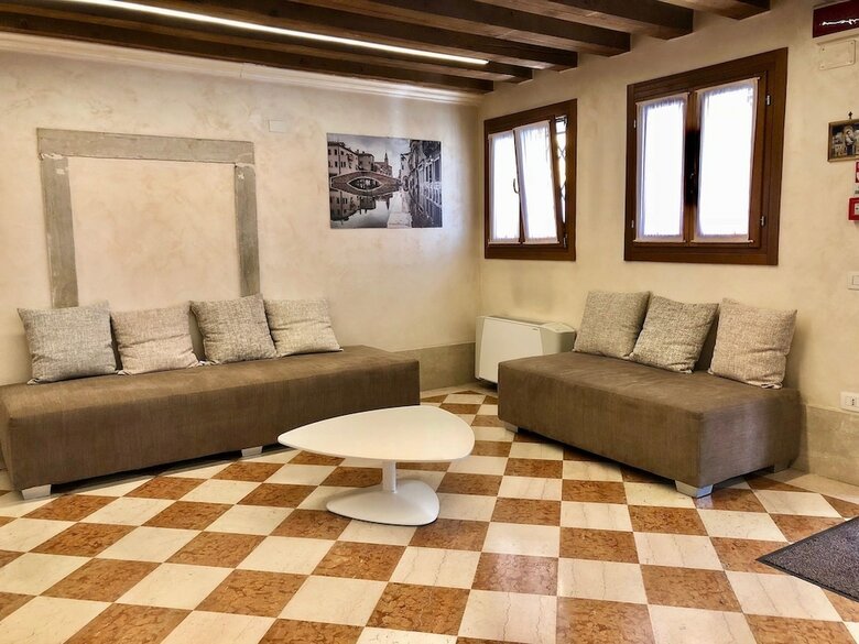 Hostal Domus Clugiae