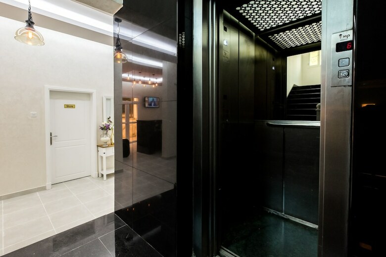 Al Jisr Hotel