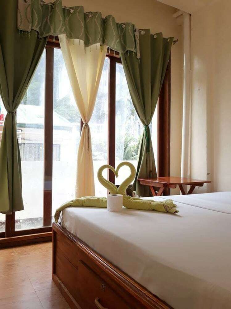 Hostal Queen Elena Hotel - Hostel