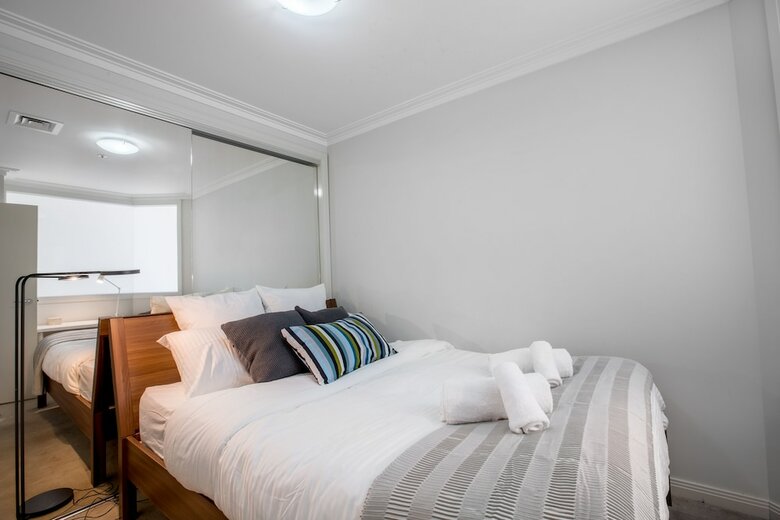 Russell St. Hotel Apartment