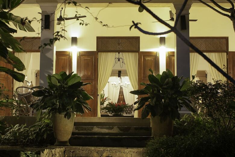 Hotel Why House
