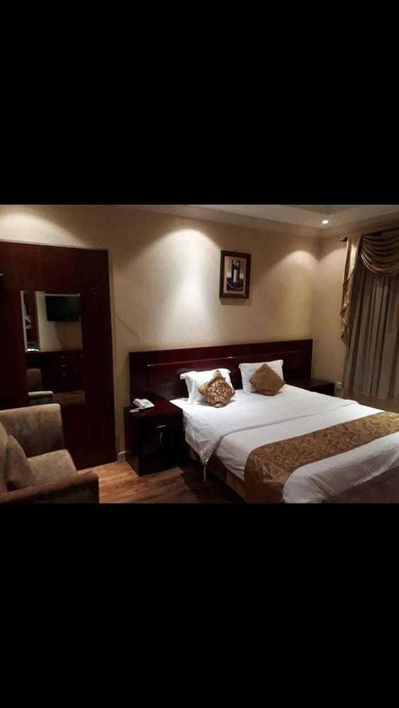 Nice Land Apart-hotel