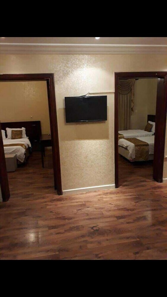 Nice Land Apart-hotel