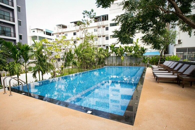 Deeprom Pattaya Hotel