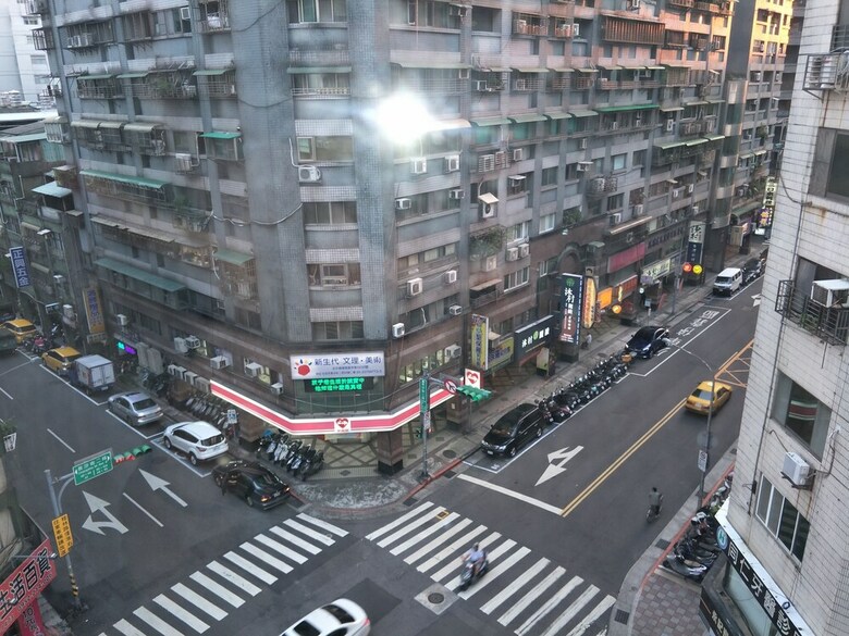 Hotel J2 Inn