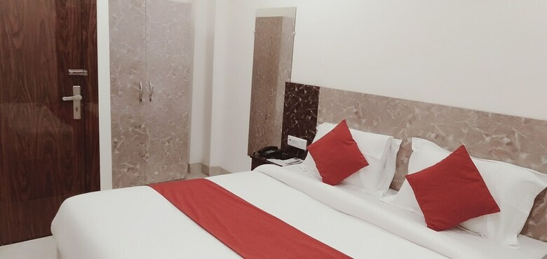 Airport Hotel P Palace