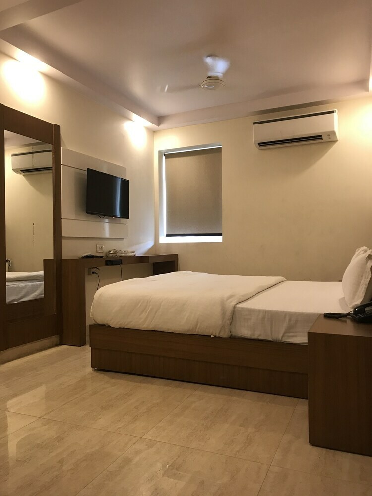 Hotel Avtar At New Delhi Railway Station