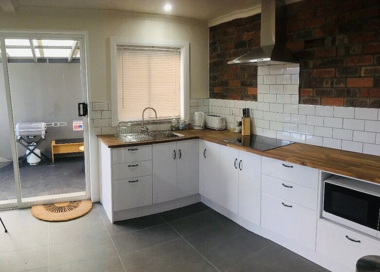 3ree Spacious & Charming Apartment