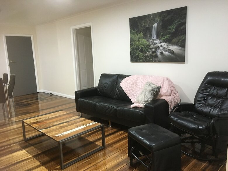 3ree Spacious & Charming Apartment